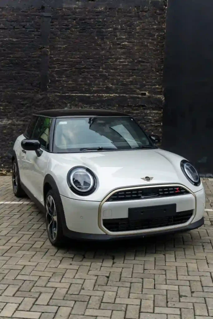 Harga MINI 3 Door terbaru di Jakarta 2025
